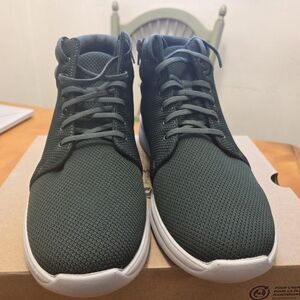 Clarks Women's Cloudstepper Ezera Tie Sneakers in Pine Green